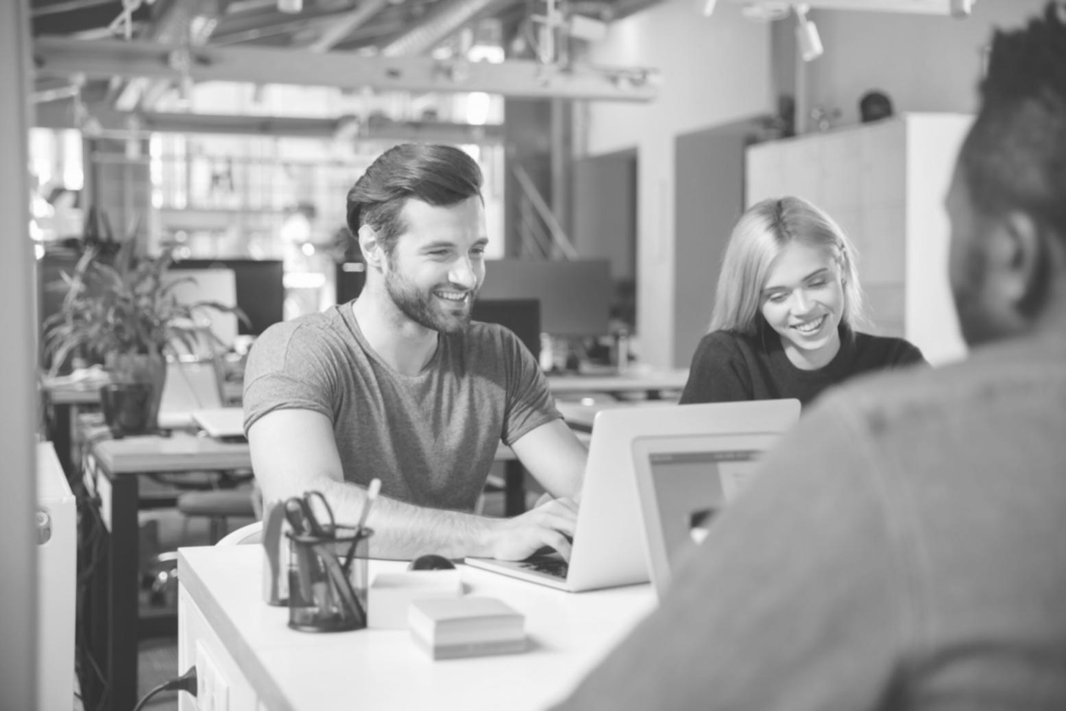 Geschäftsbesprechung mit Fokus auf Finanzplanung